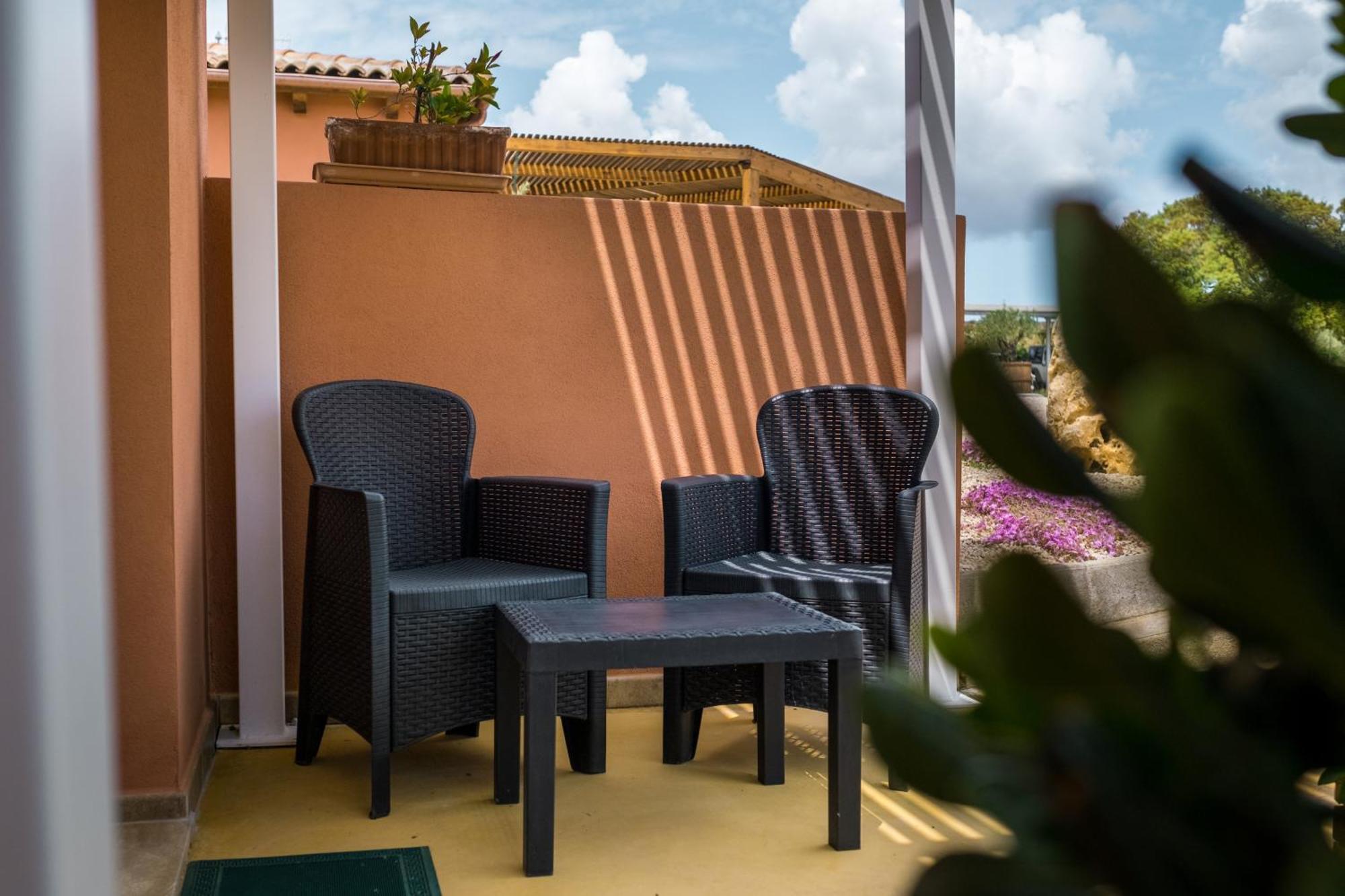 La Vinia Bed&Wine Experience - Adults Only Villa Sassari Room photo