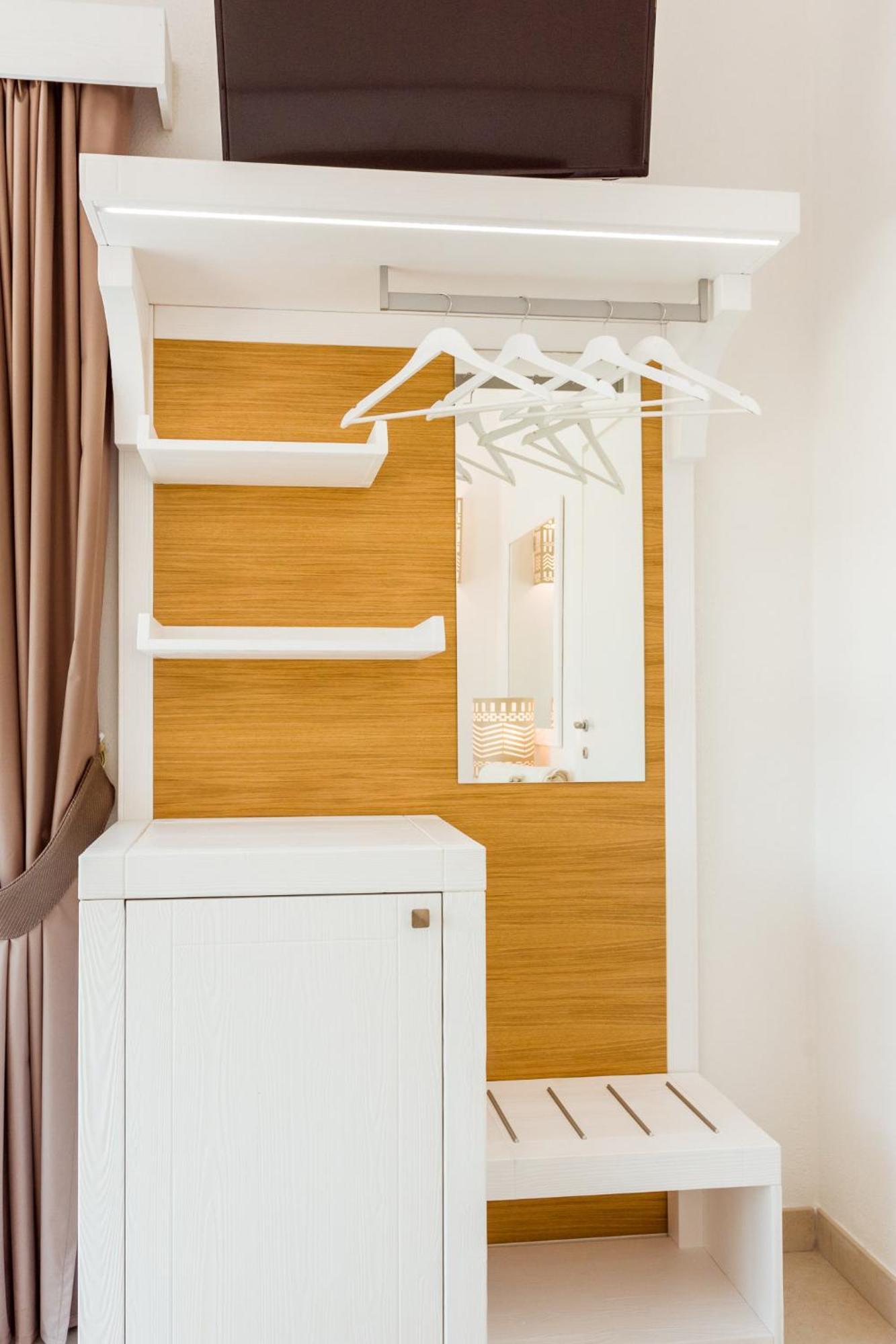 La Vinia Bed&Wine Experience - Adults Only Villa Sassari Room photo
