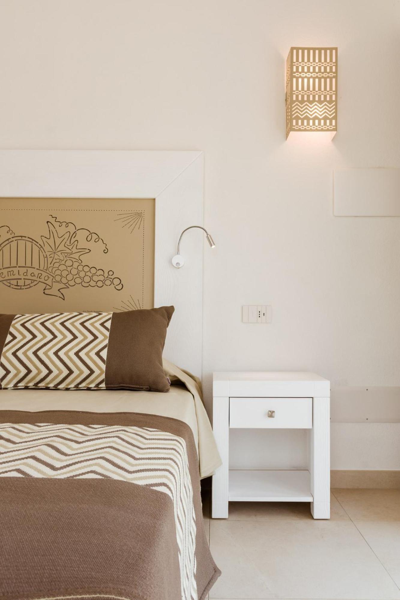 La Vinia Bed&Wine Experience - Adults Only Villa Sassari Room photo